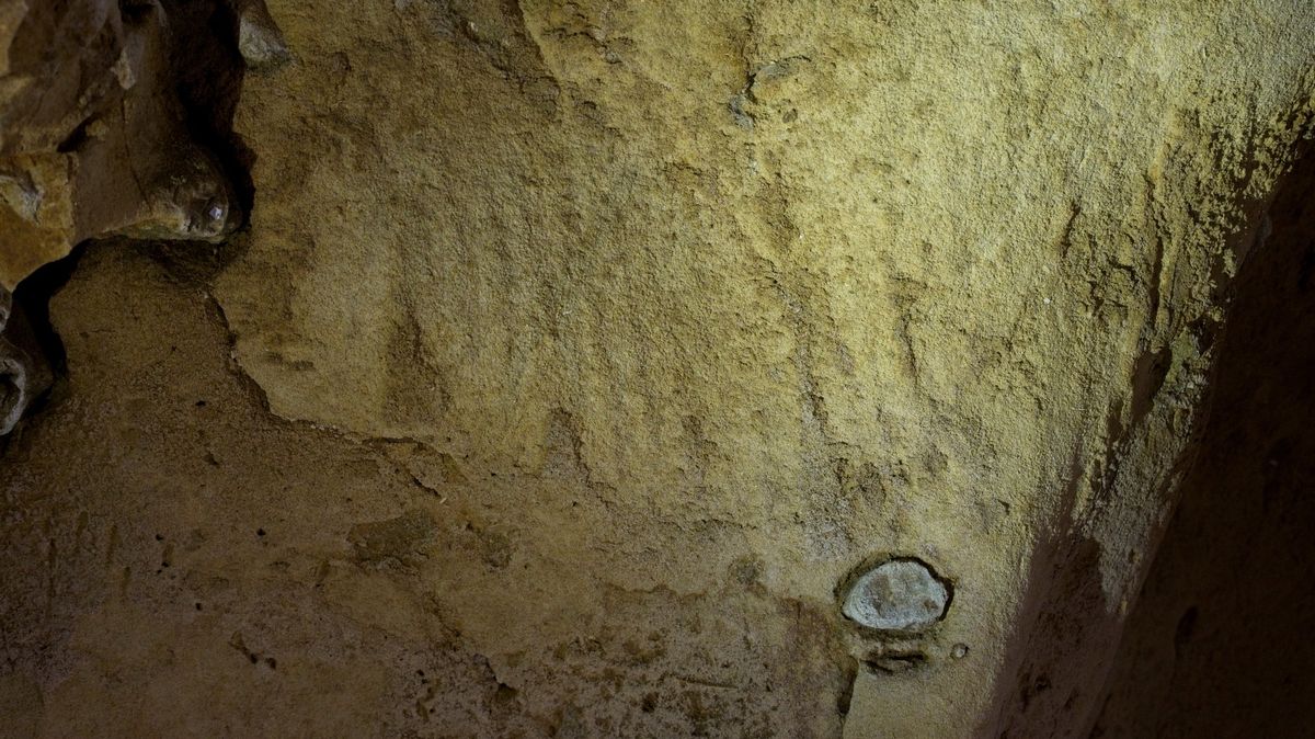 Ve Francii byly objeveny nejstarší známé rytiny neandertálců